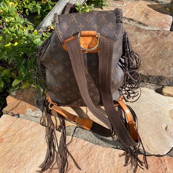 LV Louis Vuitton GM Montsauris Backpack - Picture 5 of 10